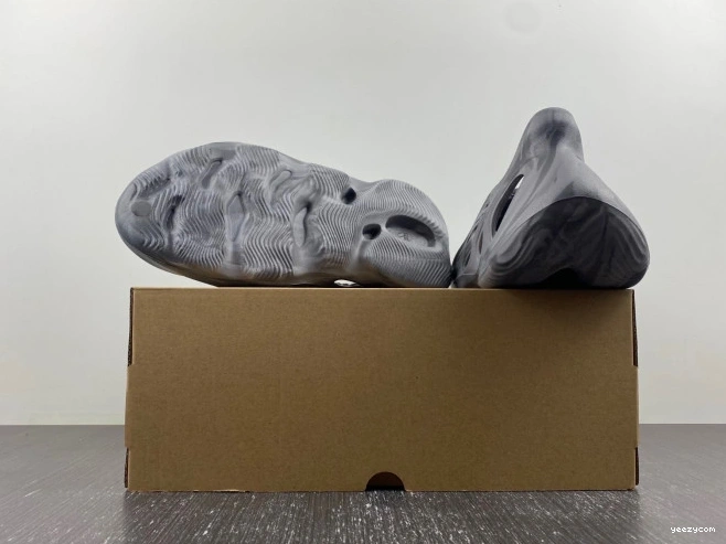 IE4931 Granite Yeezy Adidas RNR Foam MX 0827